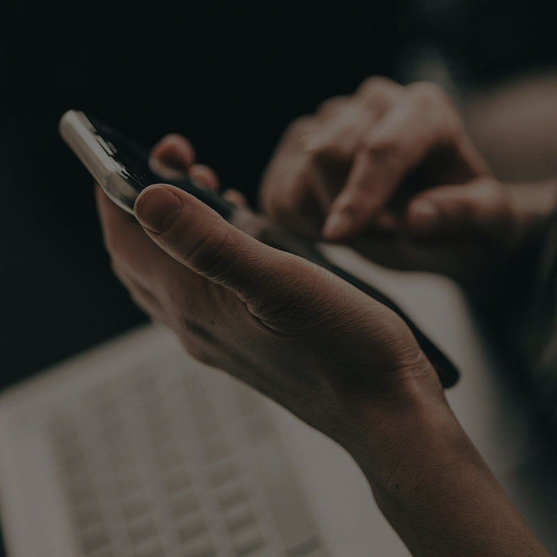 estudio-contacta-dark